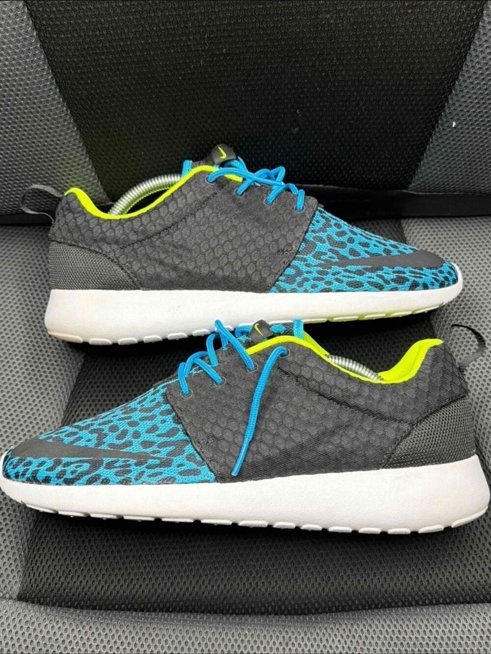 Men's Size 9 - Nike Blue Leopard Print Roshe-Style Sneakers No Original Box